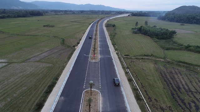 Sự kiện khánh thành Trục đường nối dài từ Khu kinh tế Nhơn Hội đến sân bay Phù Cát là một trong những thành công lớn của Bình Định trong việc triển khai dự án động lực của tỉnh đảm bảo tiến độ, mở ra một chương mới trong hoạt động xúc tiến đầu tư vào địa phương