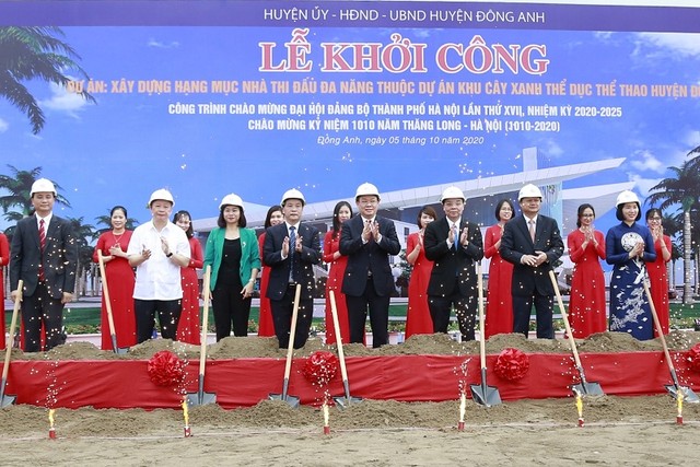 Lãnh đạo TP Hà Nội và các đại biểu khởi công 3 công trình trọng điểm tổng vốn đầu tư gần 1.228 tỷ đồng. Lãnh đạo TP Hà Nội và các đại biểu khởi công 3 công trình trọng điểm tổng vốn đầu tư gần 1.228 tỷ đồng.