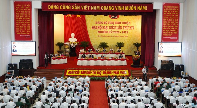 Nhiều giải pháp được Đại hội Đảng bộ tỉnh Bình Thuận hoạch định để thúc đẩy phát triển kinh tế. Đặc biệt là các lĩnh vực giàu tiềm năng như năng lượng tái tạo, du lịch, nông nghiệp công nghệ cao. Nhiều giải pháp được Đại hội Đảng bộ tỉnh Bình Thuận hoạch định để thúc đẩy phát triển kinh tế. Đặc biệt là các lĩnh vực giàu tiềm năng như năng lượng tái tạo, du lịch, nông nghiệp công nghệ cao.