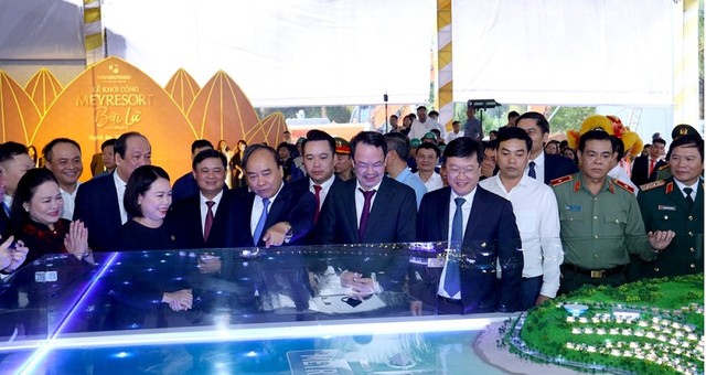 Bên lề sự kiện, Thủ tướng Chính phủ cũng tham dự lễ khởi công dự án Meyresort Bãi Lữ giai đoạn 2 do Tập đoàn Tân Á Đại Thành làm chủ đầu tư