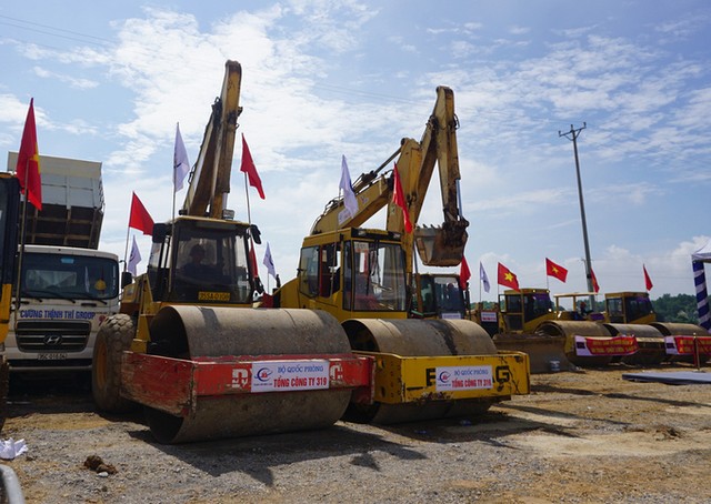 Hiện trường thi công cao tốc Mai Sơn - Quốc lộ 45. Ảnh: Lê Hoàng. Hiện trường thi công cao tốc Mai Sơn - Quốc lộ 45. Ảnh: Lê Hoàng.