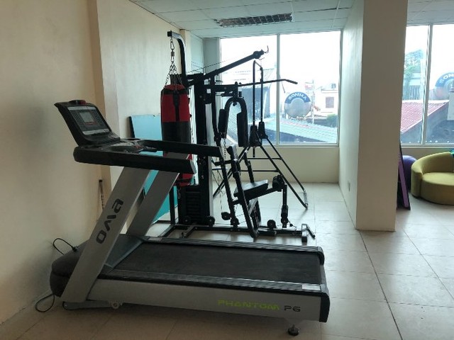 Trong khi hàng chục héc-ta đất dự án chưa thể triển khai, thì thầy và trò Trường Đại học Nguyễn Trãi phải tận dụng từng diện tích nhỏ nhất cho sinh hoạt và học tập. Trong khi hàng chục héc-ta đất dự án chưa thể triển khai, thì thầy và trò Trường Đại học Nguyễn Trãi phải tận dụng từng diện tích nhỏ nhất cho sinh hoạt và học tập.