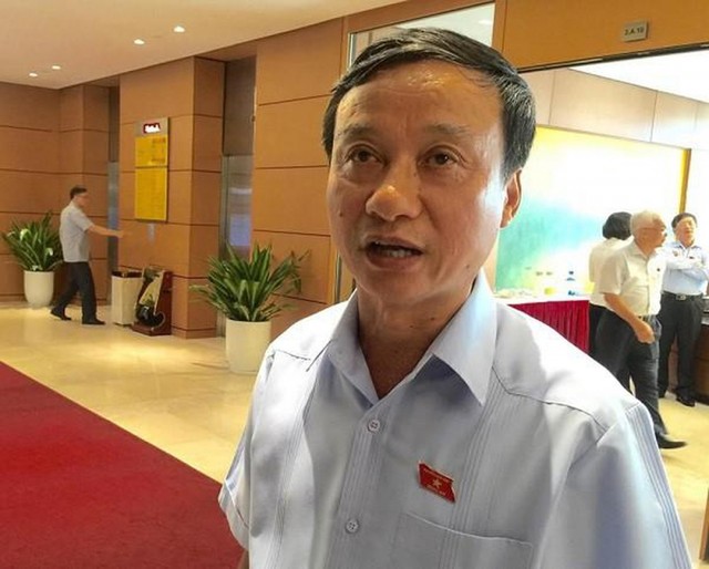 Đại biểu Bùi Văn Xuyền cho rằng, qua phiên thảo luận tổ thì thấy vẫn còn nhiều ý kiến không đồng tình việc tách 2 luật này, cá nhân ông cũng không đồng ý việc tách luật này. Bởi khi tách, nó sẽ mất tính thống nhất và đồng bộ.