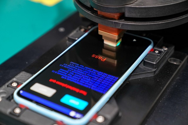 Kiểm tra cảm biến vân tay dưới màn hình.