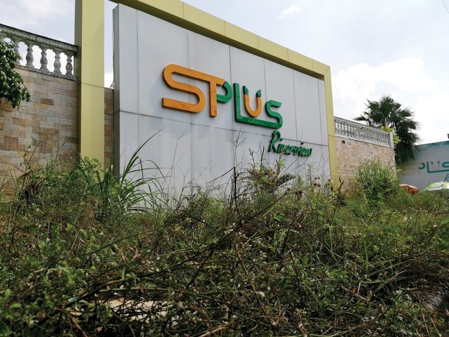 Bên trong dự án Splus RiverView vẫn là bãi cỏ hoang. Ảnh: Việt Dũng Bên trong dự án Splus RiverView vẫn là bãi cỏ hoang. Ảnh: Việt Dũng