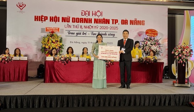 Trao tặng 150 triệu đồng để trồng cây xanh bảo tồn di tích đình làng tại huyện Hòa Vang, TP. Đà Nẵng. Trao tặng 150 triệu đồng để trồng cây xanh bảo tồn di tích đình làng tại huyện Hòa Vang, TP. Đà Nẵng.