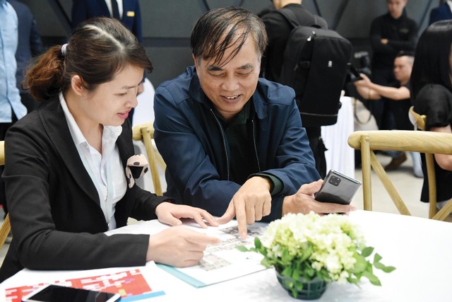 Lượng hàng quá ít để các môi giới có đất tung hoành. Ảnh: Dũng Minh Lượng hàng quá ít để các môi giới có đất tung hoành. Ảnh: Dũng Minh