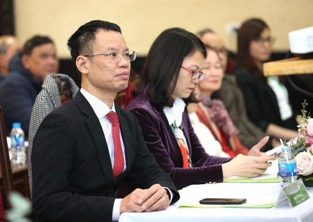 Doanh nhân Tô Hồng Thái luôn tìm tòi, nghiên cứu để phát huy lợi thế nguồn dược liệu, sản xuất ra nhiều loại thuốc chất lượng để phục vụ nhân dân trong nước mà không phải chờ đợi vào các đơn hàng nhập khẩu giá cao