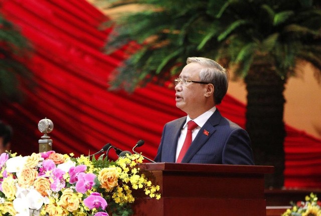 Ủy viên Bộ Chính trị, Thường trực Ban Bí thư Trần Quốc Vượng. Ủy viên Bộ Chính trị, Thường trực Ban Bí thư Trần Quốc Vượng.