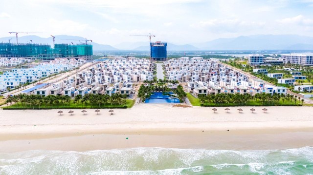 Nhiều dự án như Cam Ranh Mystery Villas, Q7 Boulevard, Lavita Charm… đang được HTN đẩy nhanh tiến độ hoàn thiện để chuẩn bị bàn giao trong đầu quý 2/2021. Nhiều dự án như Cam Ranh Mystery Villas, Q7 Boulevard, Lavita Charm… đang được HTN đẩy nhanh tiến độ hoàn thiện để chuẩn bị bàn giao trong đầu quý 2/2021.