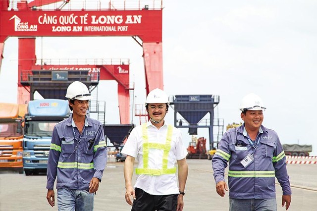 Ông Võ Quốc Thắng rất tự hào với Cảng Quốc tế Long An - dự án mở ra cơ hội phát triển lớn cho vùng đất Cần Giuộc quê hương