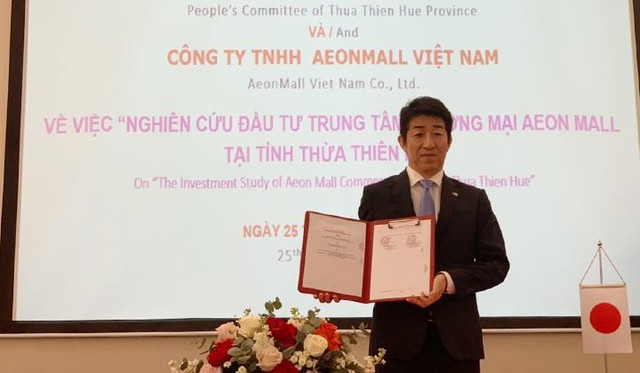 Chủ tịch UBND tỉnh Thừa Thiên Huế Phan Ngọc Thọ ký Biên bản Ghi nhớ tại điểm cầu trụ sở UBND tỉn Thừa Thiê Huế. Chủ tịch UBND tỉnh Thừa Thiên Huế Phan Ngọc Thọ ký Biên bản Ghi nhớ tại điểm cầu trụ sở UBND tỉn Thừa Thiê Huế.