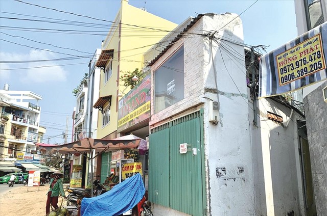 Tuyến đường mới Bùi Đình Tuý (quận Bình Thạnh, TP.HCM) xuất hiện nhiều căn nhà siêu mỏng sâu khoảng 1 - 3 m và có diện tích chỉ hơn 10 m2. Ảnh: Thiện Minh Tuyến đường mới Bùi Đình Tuý (quận Bình Thạnh, TP.HCM) xuất hiện nhiều căn nhà siêu mỏng sâu khoảng 1 - 3 m và có diện tích chỉ hơn 10 m2. Ảnh: Thiện Minh