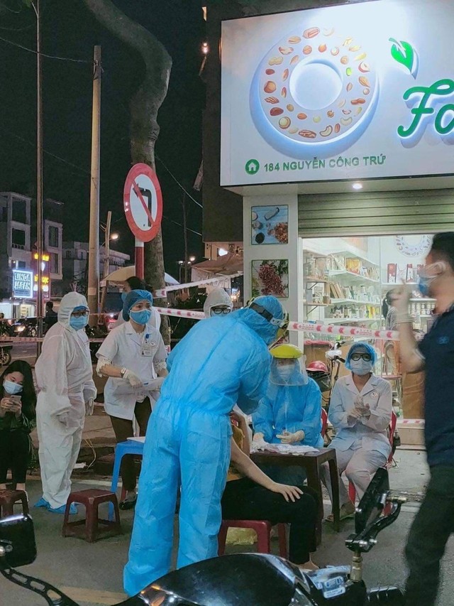 Ngành Y tế Hải Phòng khẩn trương lấy mẫu xét nghiệm tại chỗ ngay trong tối ngày 10/3