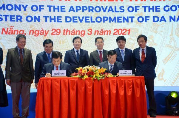 Chứng kiến Lễ ký kết tài trợ Lập quy hoạch Trung tâm Tài chính Thành phố Đà Nẵng giữa UBND TP Đà Nẵng và Công ty TNHH KNK Liên Thái Bình Dương.