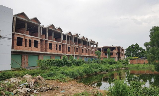 Nhiều dự án đã xây dựng xong phần thô, nhưng vẫn vắng người sinh sống Nhiều dự án đã xây dựng xong phần thô, nhưng vẫn vắng người sinh sống