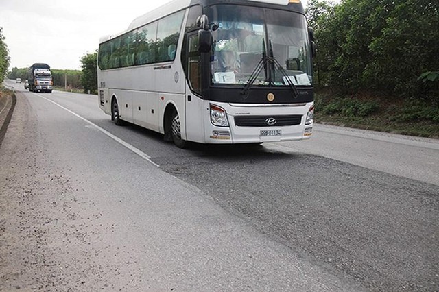 Một đoạn Quốc lộ 1 qua Vũng Áng. Một đoạn Quốc lộ 1 qua Vũng Áng.