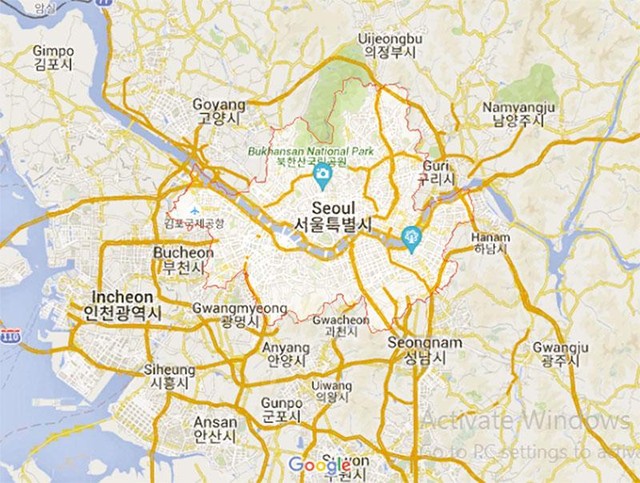 Tỉnh Gyeonggi là đơn vị hành chính lớn nhất của Hàn Quốc, có diện tích 10.200 km2, dân số 14 triệu người. Nó bao gồm 31 thành phố, các khu công nghiệp, làng nông nghiệp, làng nghề.