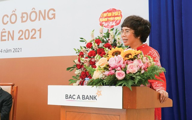Bà Thái Hương, Tổng giám đốc BAC A BANK phát biểu tại Đại hội đồng cổ đông 2021