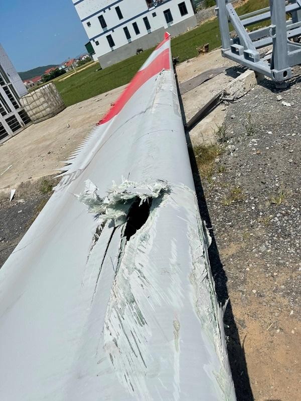 Cánh gió bị hư hỏng nặng