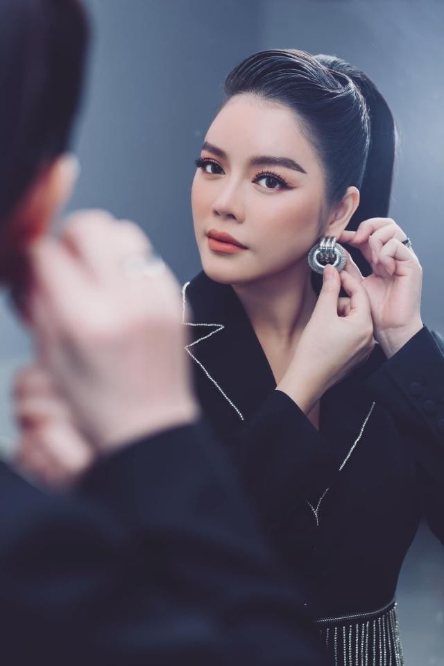 Lý Nhã Kỳ nhận được sự yêu thích từ công chúng bởi thần thái ấn tượng. Lý Nhã Kỳ nhận được sự yêu thích từ công chúng bởi thần thái ấn tượng.