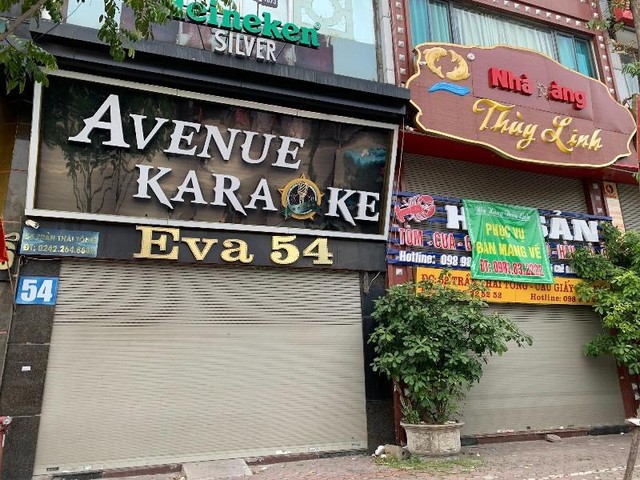 Hàng loạt các quán karaoke tại Trần Thái Tông- Cầu Giấy đã đóng cửa. (Ảnh: Phương Linh) Hàng loạt các quán karaoke tại Trần Thái Tông- Cầu Giấy đã đóng cửa. (Ảnh: Phương Linh)