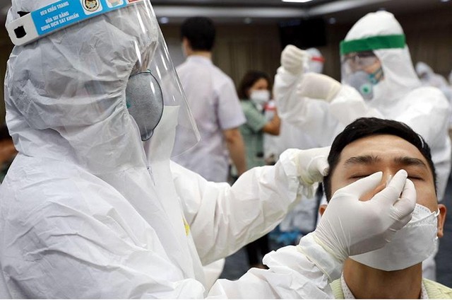 Tỉnh Bắc Giang thử nghiệm mô hình hướng dẫn người dân tự lấy mẫu test nhanh cho nhau (triển khai thí điểm tại các khu cách ly tập trung) Tỉnh Bắc Giang thử nghiệm mô hình hướng dẫn người dân tự lấy mẫu test nhanh cho nhau (triển khai thí điểm tại các khu cách ly tập trung)