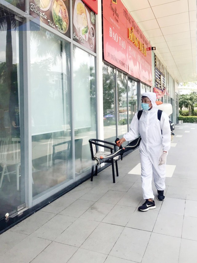 Phòng chống dịch đang là nhiệm vụ quan trọng của các ban quản lý chung cư. Ảnh: Lê Toàn Phòng chống dịch đang là nhiệm vụ quan trọng của các ban quản lý chung cư. Ảnh: Lê Toàn