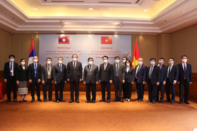 Các đại biểu hai nước Việt Nam - Lào tham dự Hội đàm Các đại biểu hai nước Việt Nam - Lào tham dự Hội đàm