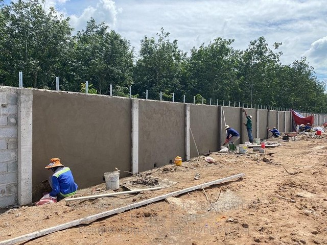 Thi công hạng mục tường rào sân bay Long Thành. Thi công hạng mục tường rào sân bay Long Thành.
