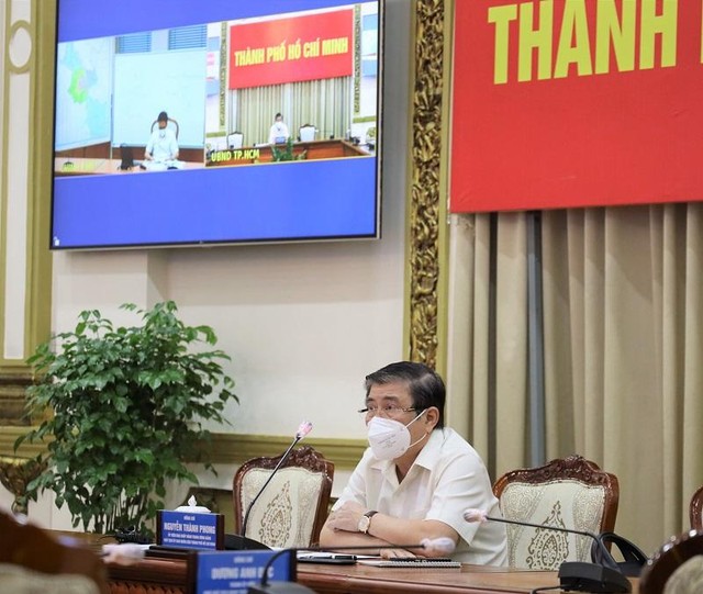 Chủ tịch UBND TPHCM Nguyễn Thành Phong thông tin về công tác phòng chống dịch bệnh trên địa bàn (ảnh: TTBC) Chủ tịch UBND TPHCM Nguyễn Thành Phong thông tin về công tác phòng chống dịch bệnh trên địa bàn (ảnh: TTBC)