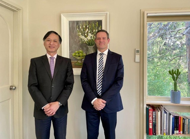 Đại sứ Nguyễn Tất Thành gặp mặt Cao uỷ Đầu tư Bắc Úc Andrew Cowan ngày 15/7/2021 Đại sứ Nguyễn Tất Thành gặp mặt Cao uỷ Đầu tư Bắc Úc Andrew Cowan ngày 15/7/2021