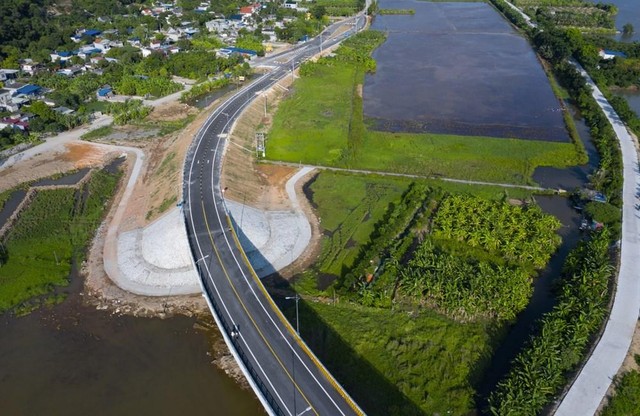 Công trình cầu Dinh. Ảnh: Hồng Phong