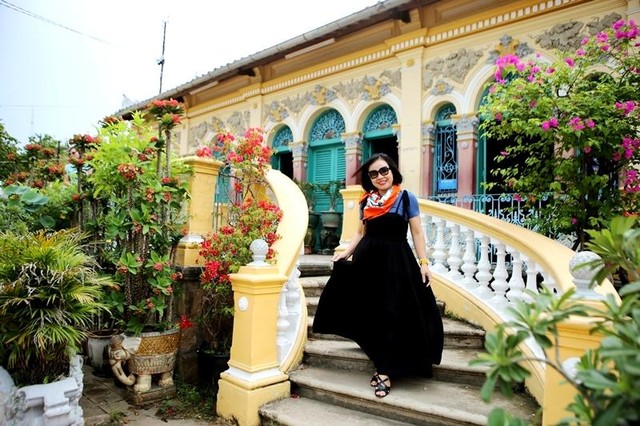 Không gian gồm: Nhà trước (5 gian), dùng làm nơi tiếp khách trong các dịp lễ trang trọng, được trang trí theo phong cách Châu Âu; Nhà giữa (5 gian), 3 gian trong được bố trí làm nơi thờ tự theo truyền thống, 2 gian bìa dùng để ở; Nhà sau được sử dụng làm nơi sinh hoạt chung, cùng với đó là các tiểu cảnh trong và ngoài. Có thể nói nhà cổ Bình Thủy là ngôi nhà cổ hiếm ở miền Tây có phong cách kiến trúc ít trùng lẫn với ngôi nhà cổ nào.