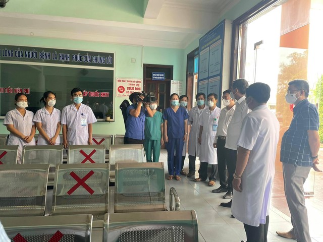 Lãnh đạo tỉnh Quảng Bình kiểm tra công tác chuẩn bị tại Bệnh viện dã chiến Quảng Bình. Lãnh đạo tỉnh Quảng Bình kiểm tra công tác chuẩn bị tại Bệnh viện dã chiến Quảng Bình.