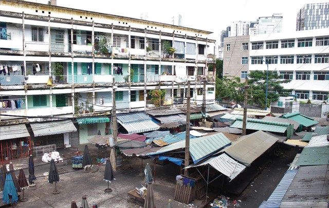 Chung cư Vĩnh Hội tại quận 4, TP.HCM đã rất xập xệ. Ảnh: Trọng Tín Chung cư Vĩnh Hội tại quận 4, TP.HCM đã rất xập xệ. Ảnh: Trọng Tín