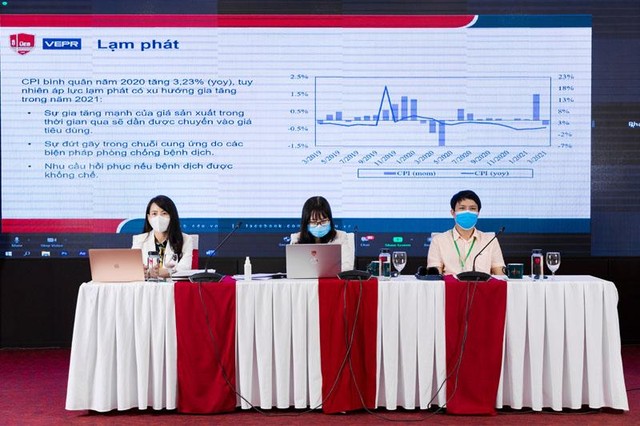 Nhóm nghiên cứu đưa ra 3 kịch bản dự báo cho kinh tế Việt Nam năm 2021 theo hướng cơ sở, thuận lợi và khó khăn (Ảnh: Thùy Dung) Nhóm nghiên cứu đưa ra 3 kịch bản dự báo cho kinh tế Việt Nam năm 2021 theo hướng cơ sở, thuận lợi và khó khăn (Ảnh: Thùy Dung)