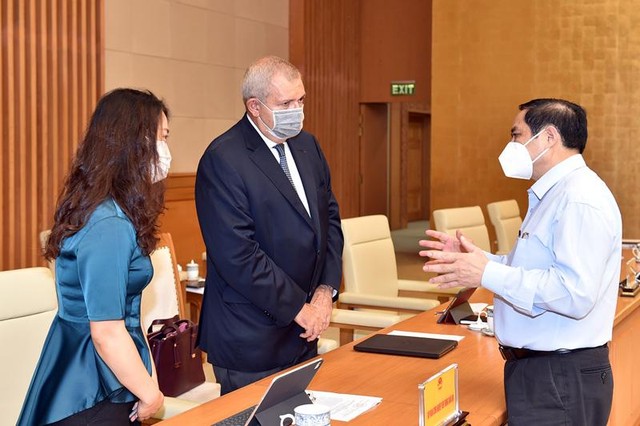 Thủ tướng Phạm Minh Chính trao đổi với Chủ tịch Hiệp hội Doanh nghiệp châu Âu tại Việt Nam.