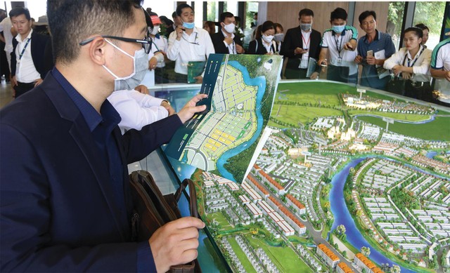 Những con đường, cây cầu đi qua dự án luôn là điểm hút khách. Ảnh: Lê Toàn Những con đường, cây cầu đi qua dự án luôn là điểm hút khách. Ảnh: Lê Toàn