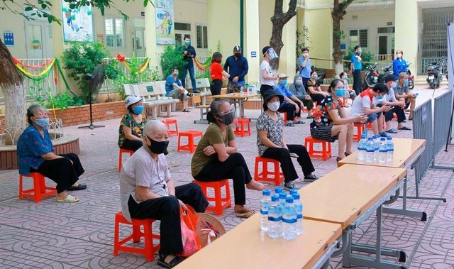 Cụ thể, phường Văn Chương có 510 trường hợp, phường Văn Miếu 100 trường hợp, phường Thổ Quan 150 trường hợp, phường Hàng Bột 150 trường hợp và phường Khâm Thiên 100 trường hợp. Cụ thể, phường Văn Chương có 510 trường hợp, phường Văn Miếu 100 trường hợp, phường Thổ Quan 150 trường hợp, phường Hàng Bột 150 trường hợp và phường Khâm Thiên 100 trường hợp.