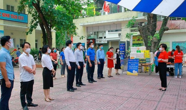 Theo kế hoạch, mô hình Siêu thị mini 0 đồng sẽ mở liên tiếp hơn 10 điểm tại khắp các quận trên địa bàn thành phố. Đang có thêm nhiều doanh nghiệp, tổ chức đăng ký tham gia vào khâu tổ chức vận hành, như HaNoiBA, Hnew, Tân Hoàng Minh, Eurowindow, Alphanam… Theo kế hoạch, mô hình Siêu thị mini 0 đồng sẽ mở liên tiếp hơn 10 điểm tại khắp các quận trên địa bàn thành phố. Đang có thêm nhiều doanh nghiệp, tổ chức đăng ký tham gia vào khâu tổ chức vận hành, như HaNoiBA, Hnew, Tân Hoàng Minh, Eurowindow, Alphanam…