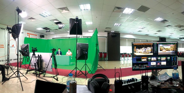 Bán hàng online được đẩy mạnh trong mùa dịch. Ảnh: Việt Dương Bán hàng online được đẩy mạnh trong mùa dịch. Ảnh: Việt Dương