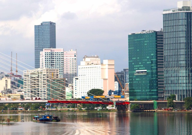 Công nhân và kỹ sư công trình đang thực hiện "3 tại chỗ" vừa chống dịch, vừa đảm bảo hoàn thành đúng tiến độ. Công nhân và kỹ sư công trình đang thực hiện "3 tại chỗ" vừa chống dịch, vừa đảm bảo hoàn thành đúng tiến độ.