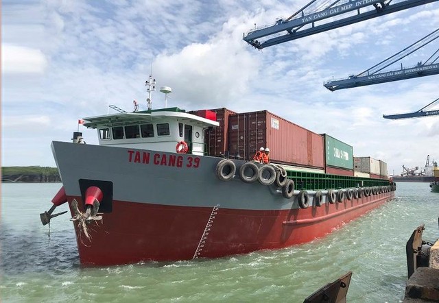 Vận chuyển container bằng sà lan sẽ là phương thức chủ chốt trên các hành lang đường thủy nội địa. Vận chuyển container bằng sà lan sẽ là phương thức chủ chốt trên các hành lang đường thủy nội địa.