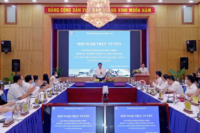 Thứ trưởng Trần Duy Đông đánh giá tình hình thực hiện phát triển kinh tế xã hội 8 tháng của vùng miền Trung và Tây Nguyên đã đạt được những kết quả khả quan Thứ trưởng Trần Duy Đông đánh giá tình hình thực hiện phát triển kinh tế xã hội 8 tháng của vùng miền Trung và Tây Nguyên đã đạt được những kết quả khả quan