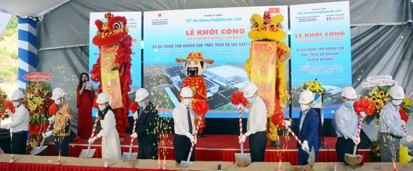 Nghi thức khởi công xây dựng.