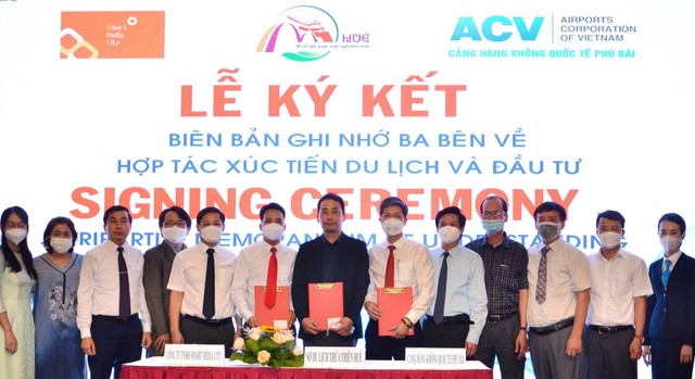 Sở Du lịch tỉnh Thừa Thiên Huế, Công ty TNHH Smart Media City- Hàn Quốc, Cảng Hàng không Quốc tế Phú Bài ký kết Biên bản ghi nhớ hợp tác xúc tiến du lịch và đầu tư đến tỉnh Thừa Thiên Huế. Sở Du lịch tỉnh Thừa Thiên Huế, Công ty TNHH Smart Media City- Hàn Quốc, Cảng Hàng không Quốc tế Phú Bài ký kết Biên bản ghi nhớ hợp tác xúc tiến du lịch và đầu tư đến tỉnh Thừa Thiên Huế.