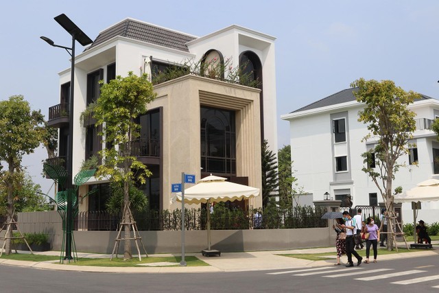 Các bất động sản giá trị lớn có tỷ lệ hấp thụ rất thấp trên thị trường thứ cấp. Ảnh: Lê Toàn Các bất động sản giá trị lớn có tỷ lệ hấp thụ rất thấp trên thị trường thứ cấp. Ảnh: Lê Toàn