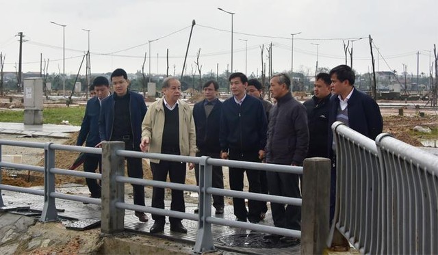 Lãnh đạo tỉnh Thừa Thiên Huế kiểm tra tiến độ thực hiện tại một dự án đầu tư công. Lãnh đạo tỉnh Thừa Thiên Huế kiểm tra tiến độ thực hiện tại một dự án đầu tư công.