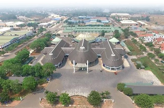 Khu kinh tế thương mại đặc biệt Lao Bảo, huyện Hướng Hóa, tỉnh Quảng Trị. Khu kinh tế thương mại đặc biệt Lao Bảo, huyện Hướng Hóa, tỉnh Quảng Trị.